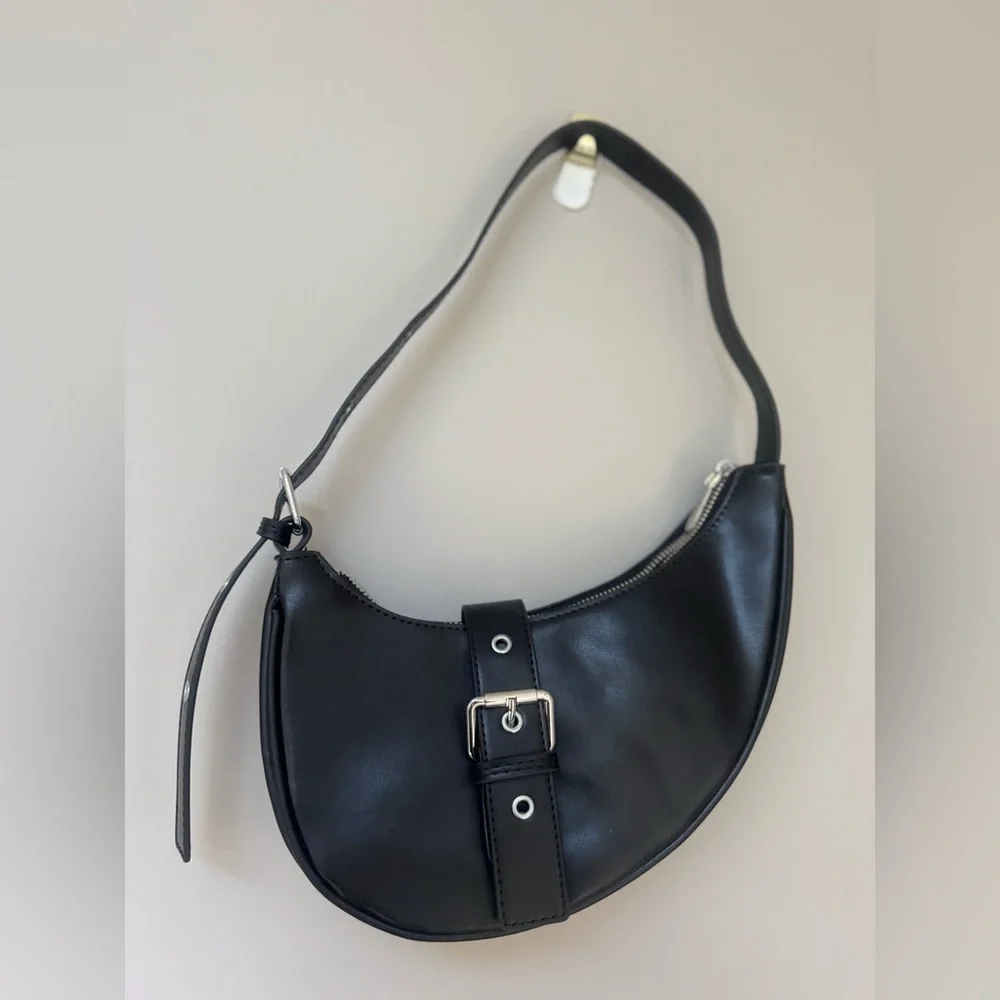 8 Other Reasons Black Crescent Hobo Bag NWOT - Picture 3 of 9